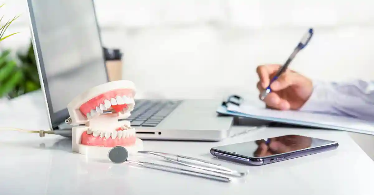 A Dentist’s Decision Guide to Revenue-Based Finance Management vs. Term Loans
